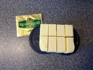 Butter portioniert in 8 Stücke (immer Halbieren) á 31 Gramm
